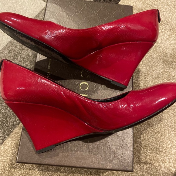Gucci  red shoe - Picture 1 of 12